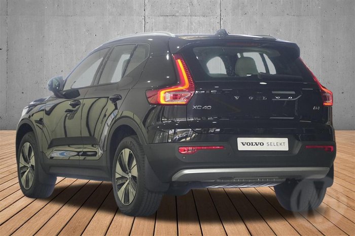 2025 Volvo XC40