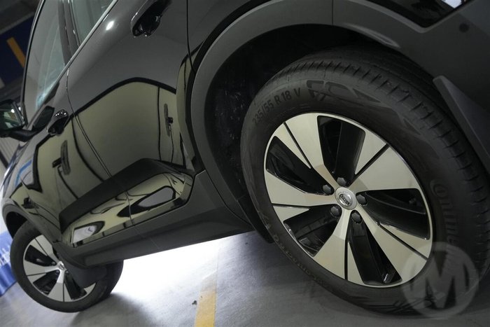 2025 Volvo XC40 Plus B4