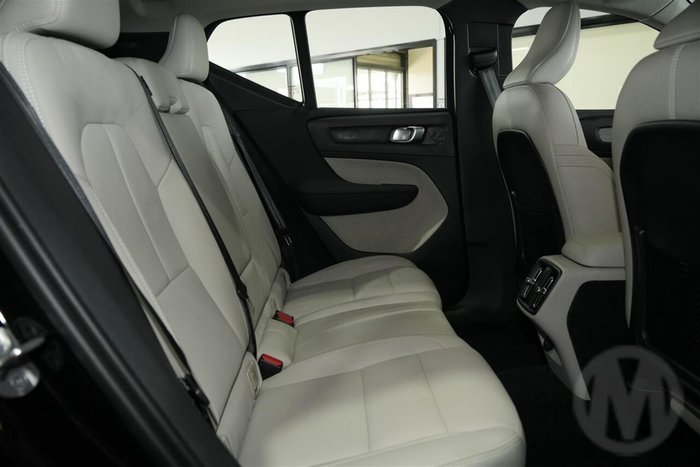 2025 Volvo XC40 Plus B4