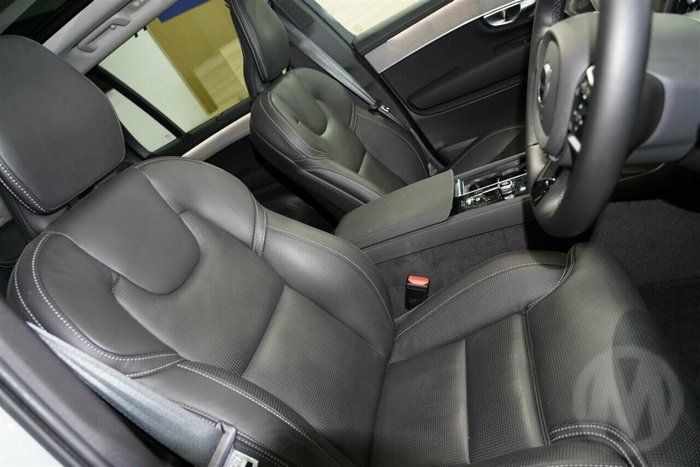 2025 Volvo XC90 Ultra B5 Bright