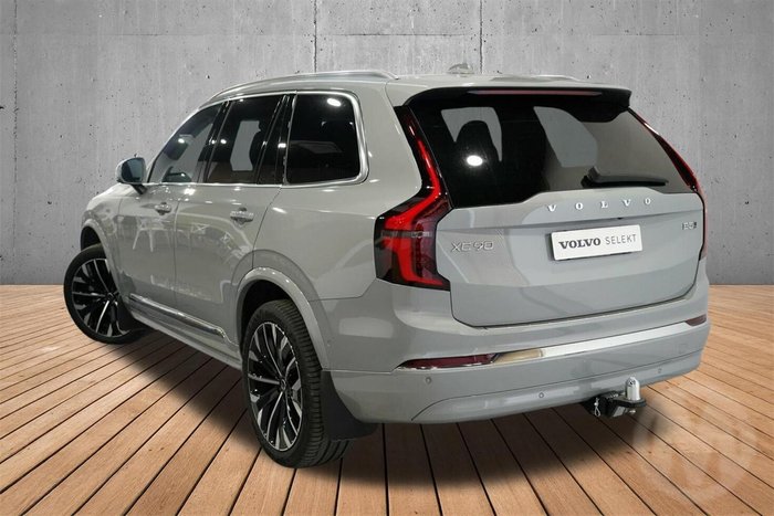 2025 Volvo XC90 Ultra B5 Bright