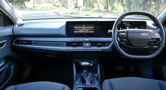 2025 Kia K4 S