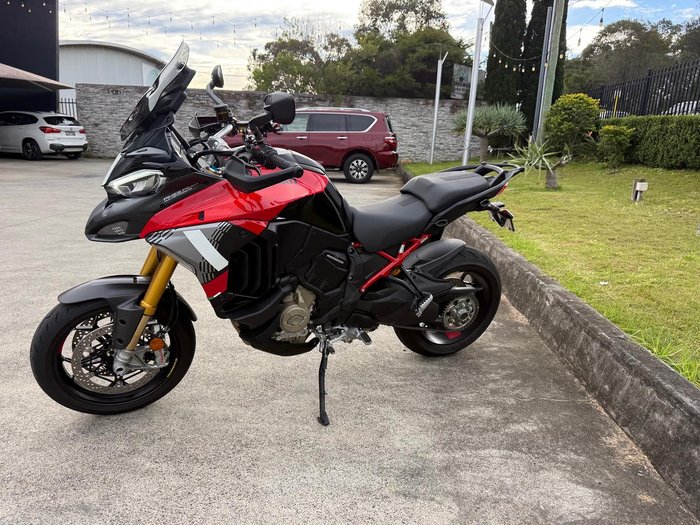 2025 Ducati Multistrada V4 Pikes Peak