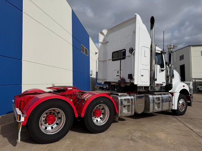 2017 Mack Trident