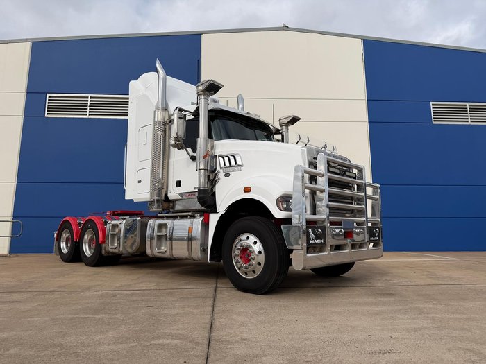 2017 Mack Trident