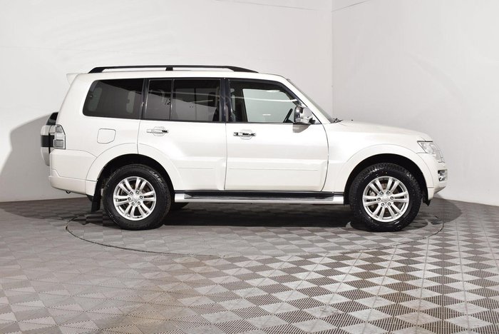 2019 Mitsubishi Pajero GLS
