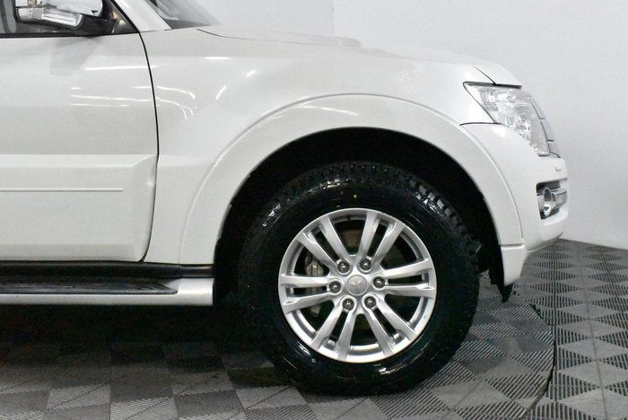 2019 Mitsubishi Pajero GLS