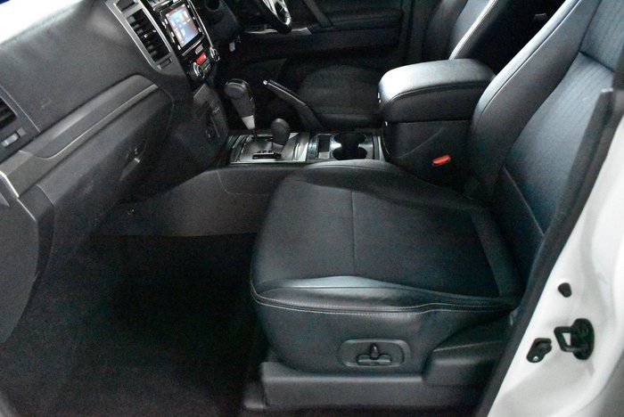 2019 Mitsubishi Pajero GLS