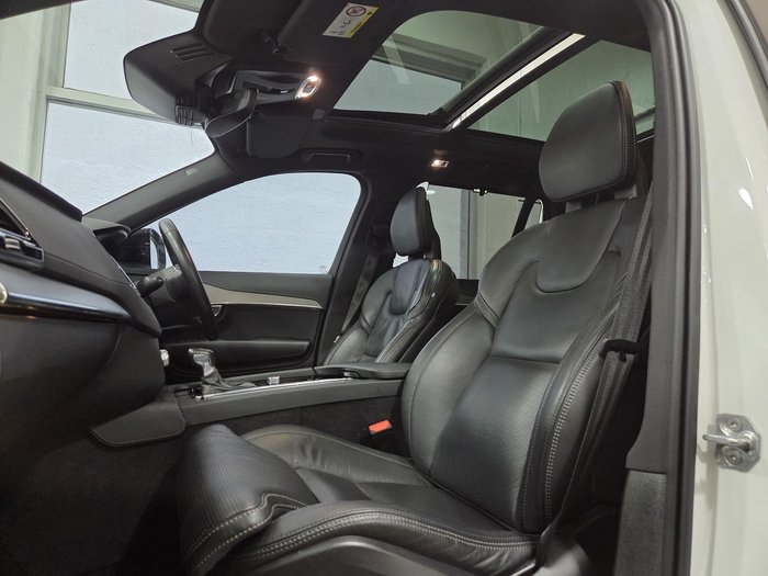 2021 Volvo XC90 T6 R-Design