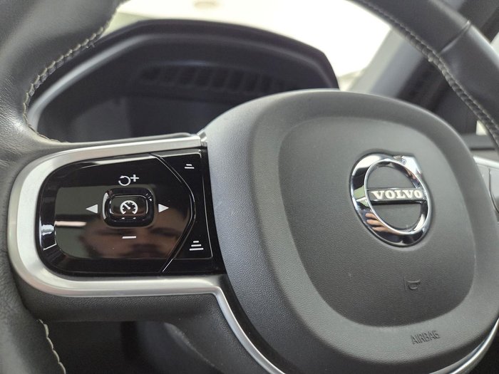 2021 Volvo XC90 T6 R-Design
