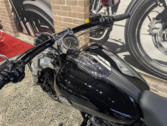 2015 Harley-Davidson Breakout 103 (FXSB) Softail Black