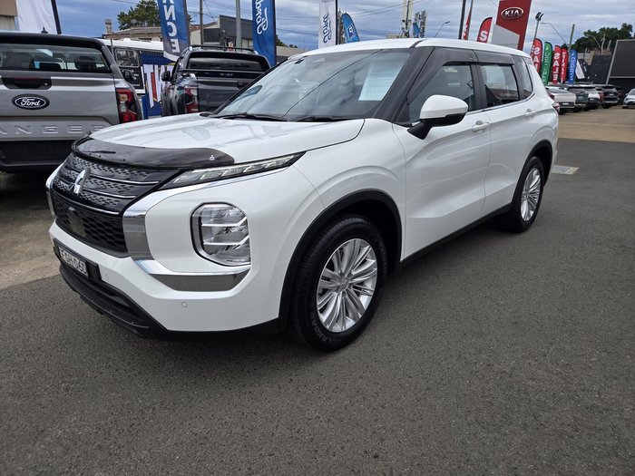 2024 Mitsubishi Outlander ES