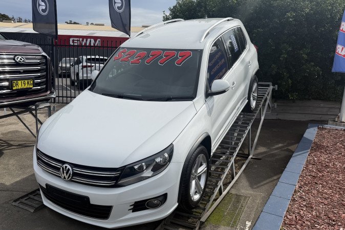 2015 VOLKSWAGEN TIGUAN 155 TSI R-LINE (4x4)
