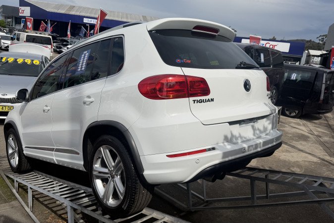 2015 VOLKSWAGEN TIGUAN 155 TSI R-LINE (4x4)