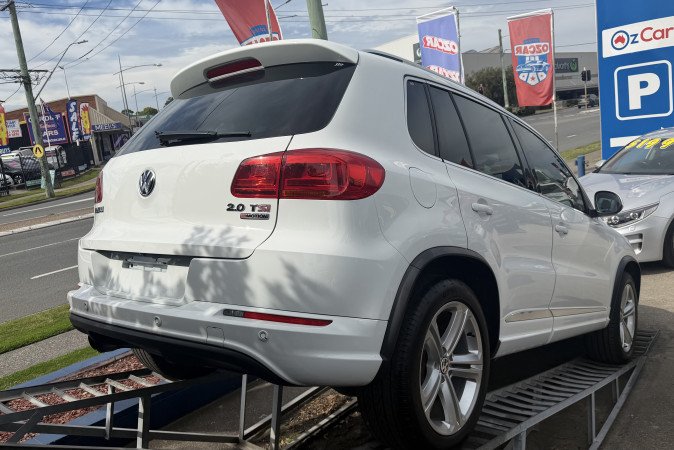 2015 VOLKSWAGEN TIGUAN 155 TSI R-LINE (4x4)