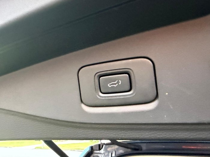 2021 Isuzu MU-X LS-T