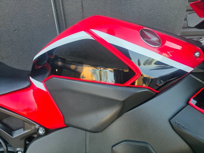 2017 Honda CBR1000RR (FIREBLADE) ABS RED