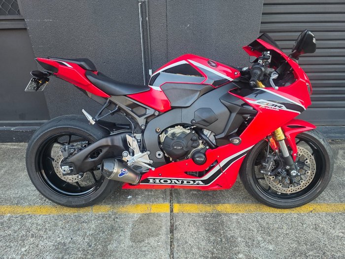 2017 Honda CBR1000RR (FIREBLADE) ABS RED