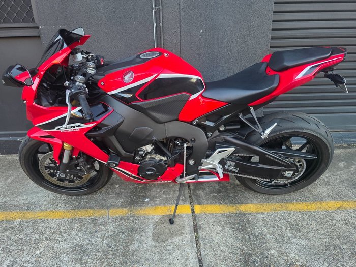 2017 Honda CBR1000RR (FIREBLADE) ABS RED