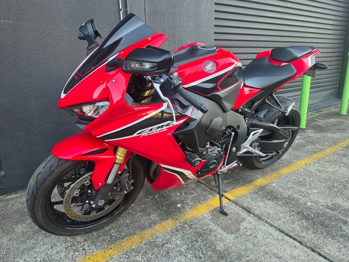 2017 Honda CBR1000RR (FIREBLADE) ABS RED