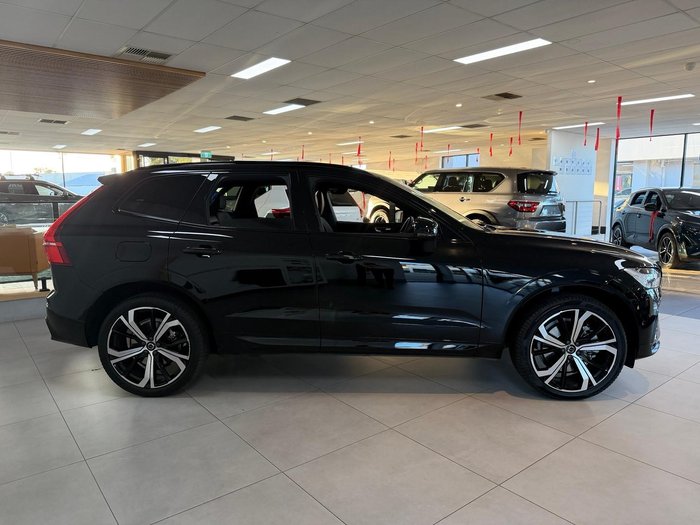 2022 Volvo XC60 B6 R-Design