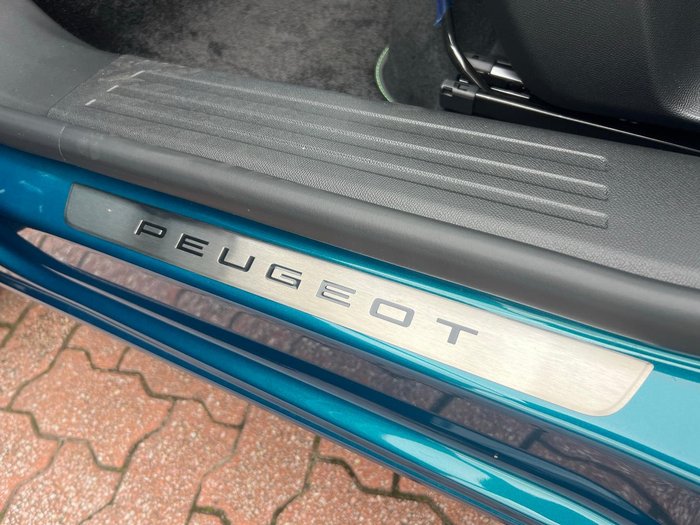 2025 Peugeot 2008 GT Hybrid