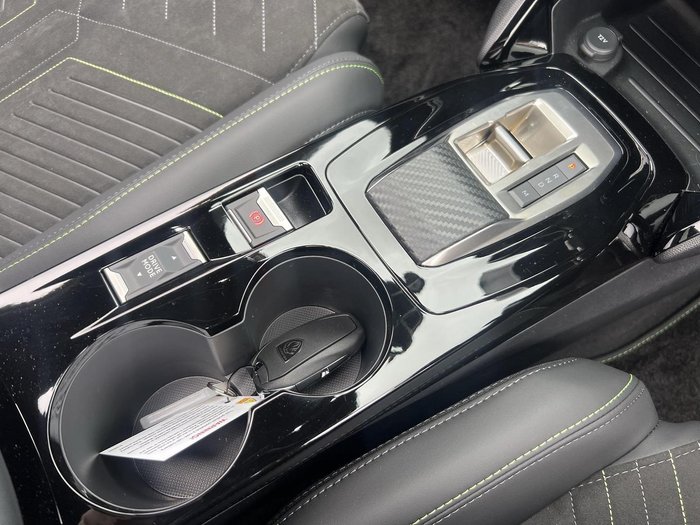 2025 Peugeot 2008 GT Hybrid