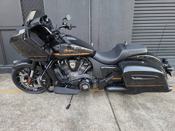 2026 Indian CHALLENGER DARK HORSE BLACK