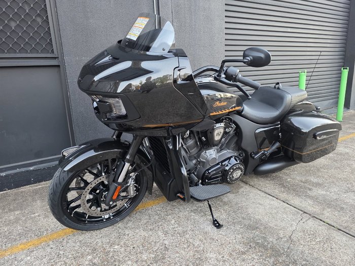 2026 Indian CHALLENGER DARK HORSE BLACK