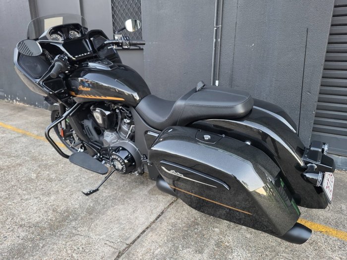 2026 Indian CHALLENGER DARK HORSE BLACK