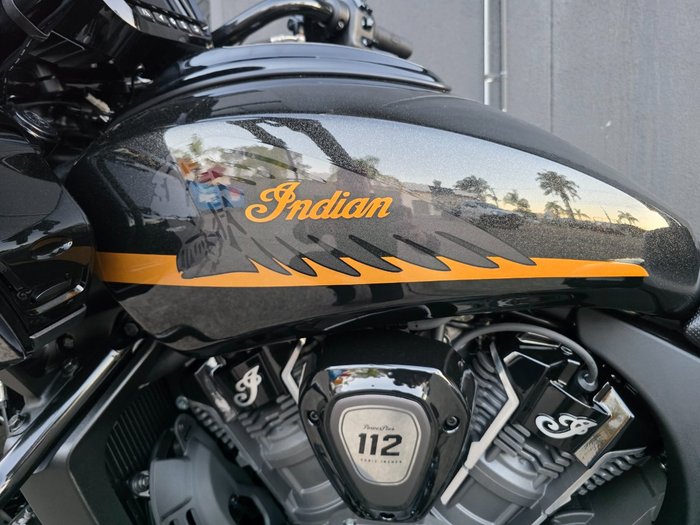 2026 Indian CHALLENGER DARK HORSE BLACK