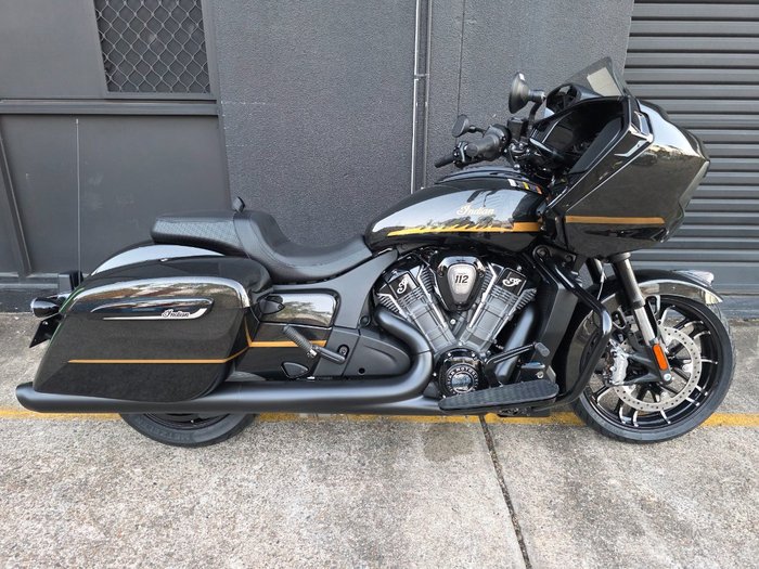 2026 Indian CHALLENGER DARK HORSE BLACK