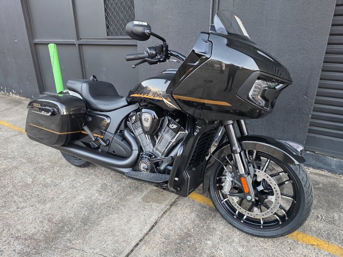 2026 Indian CHALLENGER DARK HORSE BLACK