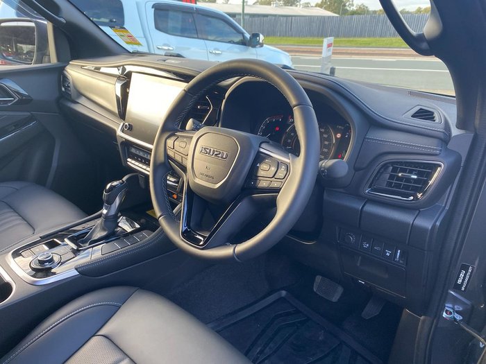 2026 Isuzu MU-X LS-T