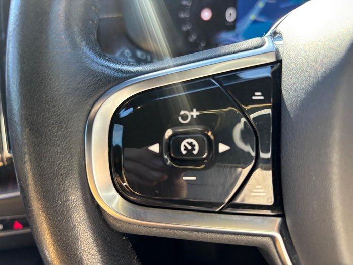 2022 Volvo XC60 B5 Inscription