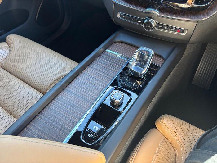 2022 Volvo XC60 B5 Inscription