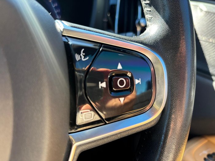 2022 Volvo XC60 B5 Inscription