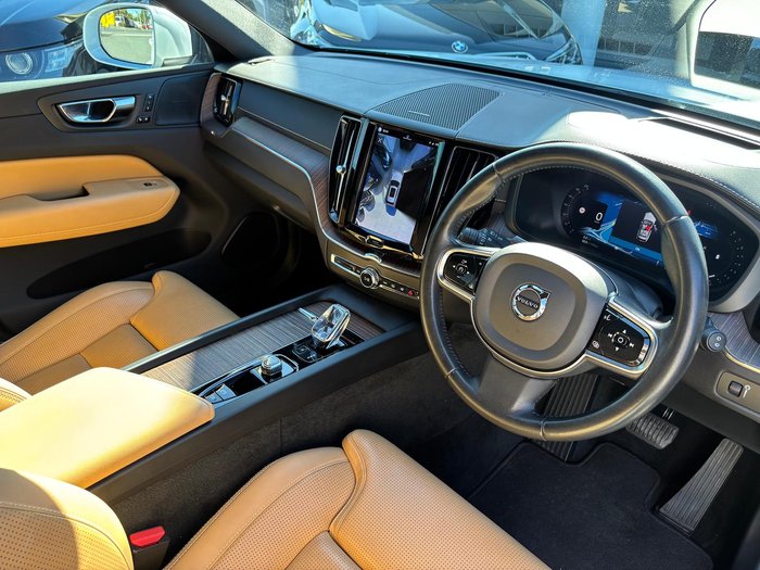 2022 Volvo XC60 B5 Inscription