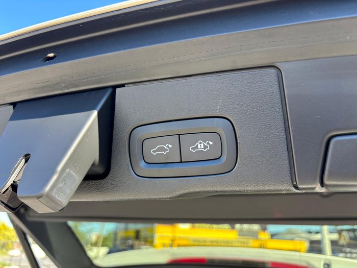 2022 Volvo XC60 B5 Inscription