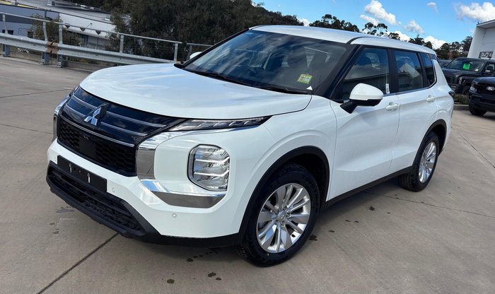 2026 Mitsubishi Outlander ES