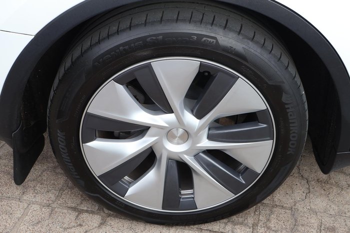 2022 Tesla Model Y Rear-Wheel Drive