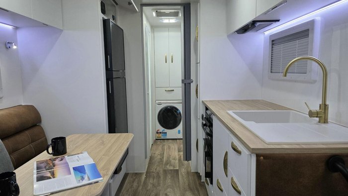 2026 Leader Caravans 1960_C_K1e10b Gold Le Chillax 196'