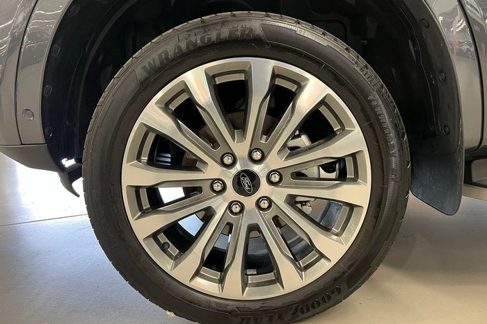 2022 Ford Everest Platinum