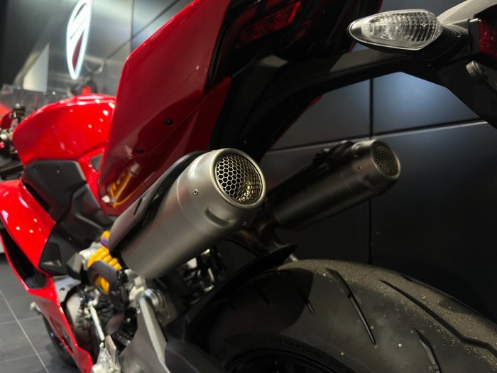 2026 Ducati PANIGALE V2 S RED