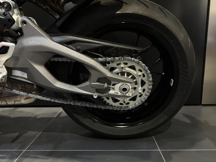 2026 Ducati PANIGALE V2 S RED