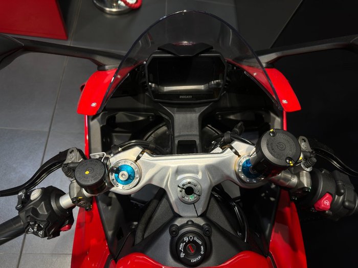 2026 Ducati PANIGALE V2 S RED