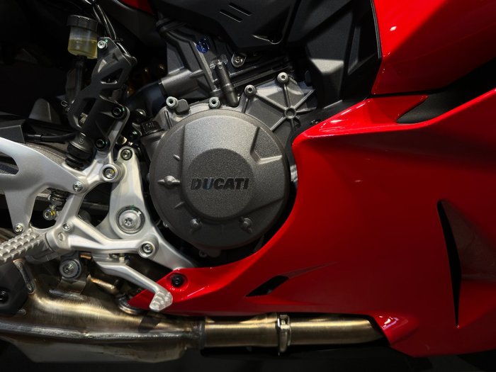 2026 Ducati PANIGALE V2 S RED