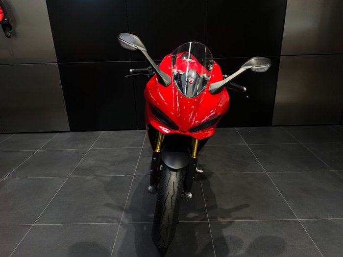 2026 Ducati PANIGALE V2 S RED