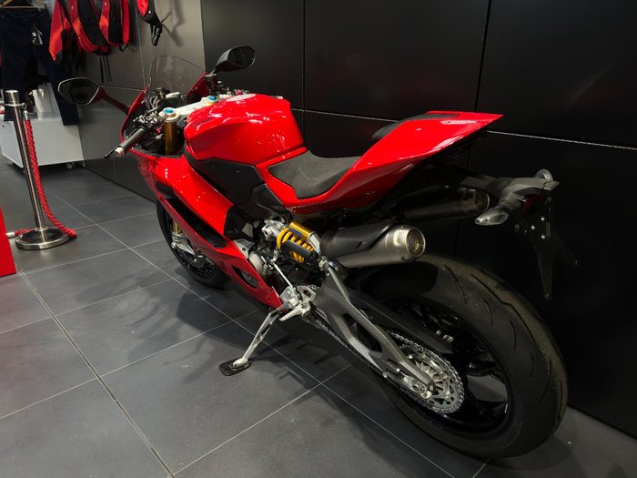 2026 Ducati PANIGALE V2 S RED