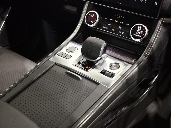2024 Jaguar F-PACE P250 R-Dynamic SE